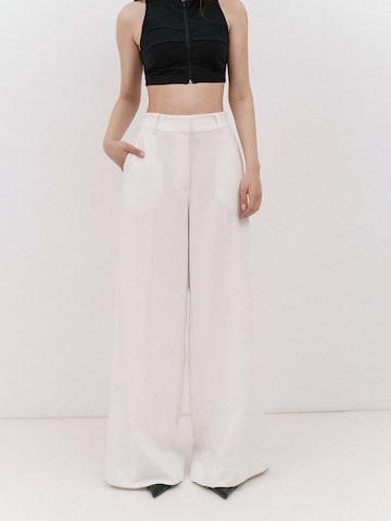 4TAILORS Zvonové kalhoty Kalhoty – bílá: přední strana