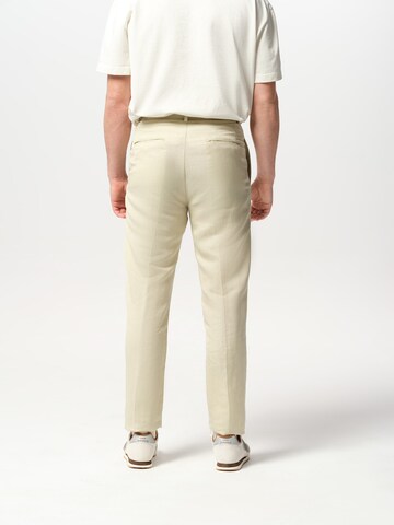 Coupe slim Pantalon à plis 'Alessio' ABOUT YOU x Jaime Lorente en beige