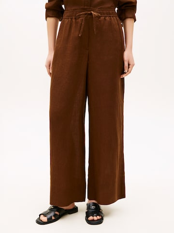 TOMMY HILFIGER Szeroka nogawka Spodnie 'ESS' w kolorze brązowy: przód