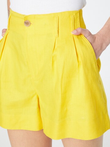 Banana Republic Regular Pleat-front trousers in Yellow