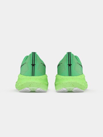 Chaussure de course 'Novablast 5' ASICS en vert