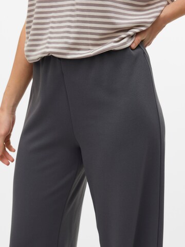VERO MODA Wide Leg Housut värissä harmaa