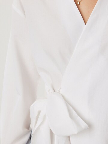 Camicia da donna di Happiness İstanbul in bianco