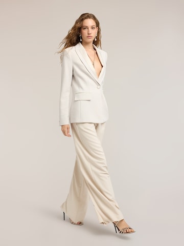 MOTIVI Blazer in White
