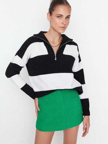 Pull-over Trendyol en noir : devant