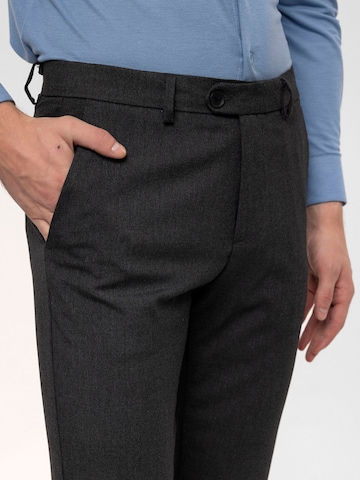 Regular Pantalon Antioch en gris