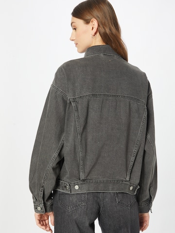 LEVI'S ® Übergangsjacke '90s Trucker' in Grau