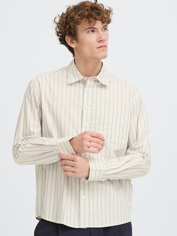 Casual Friday - Ajuste regular Camisa 'CFZAN' en beige: frente