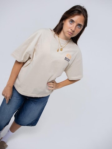 BAYSIDE BOUND Shirt 'THE SUNRISE UNISEX BOXY TEE'‌‌‌‌‌‌‌‌‌‌ in Beige