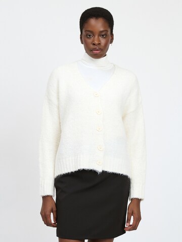 Influencer Strickjacke in Weiß: Vorderseite