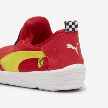 Chaussure de sport PUMA en rouge