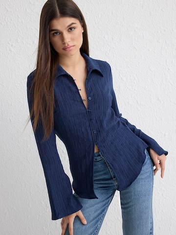 Trendyol Bluza | modra barva: sprednja stran