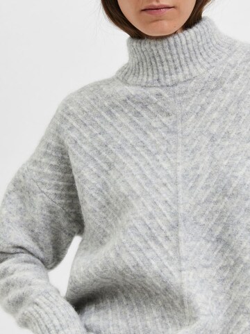 SELECTED FEMME Pullover i grå