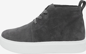 Calvin Klein Chukka Boots in Grijs: voorkant