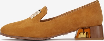 brūns Kazar Iešļūcenes: no priekšpuses