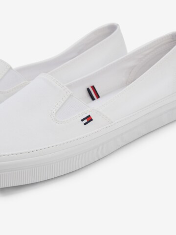 TOMMY HILFIGER Слипоны 'Essential' в Белый