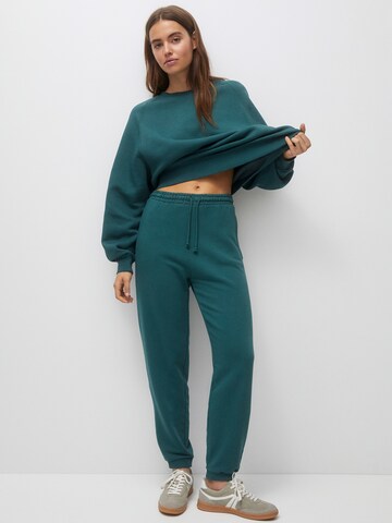 Pull&Bear Tapered Trousers in Green: front