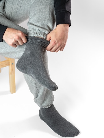 Occulto Socks 'Bille' in Grey: front