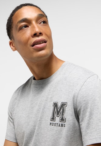 MUSTANG T-Shirt in Grau