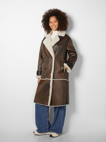 Bershka Winter Coat in Brown: front