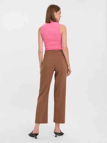 VERO MODA Loose fit Pleated Pants 'Sandy' in Brown