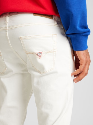 GUESS Regular Jeans 'CHRIS' in Weiß