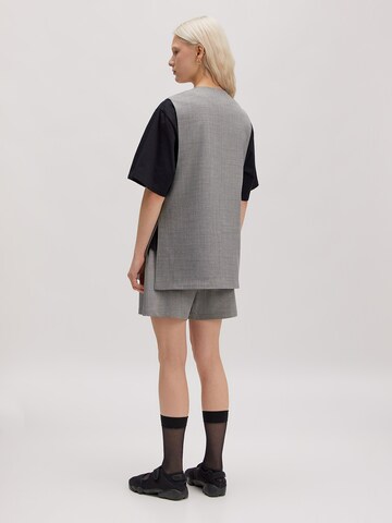 EDITED Weste 'Silena' in Beige