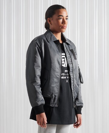 Veste mi-saison Superdry en gris : devant