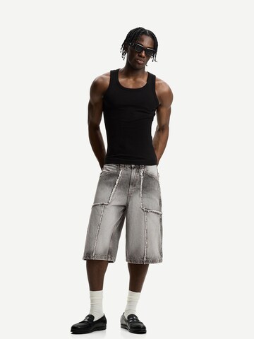 Bershka Loose fit Jeans in Grey: front