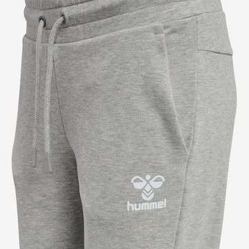 Slimfit Pantaloni sportivi 'Noni 2.0' di Hummel in grigio