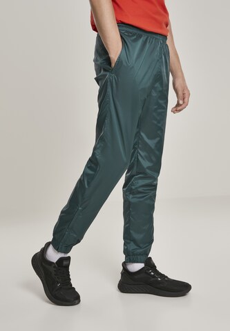 Tapered Pantaloni de la Urban Classics pe verde