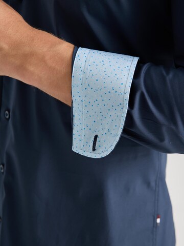 7Camicie - Ajuste estrecho Camisa de negocios 'Firenze Sport Poplin Stretch Man Shirt White' en azul