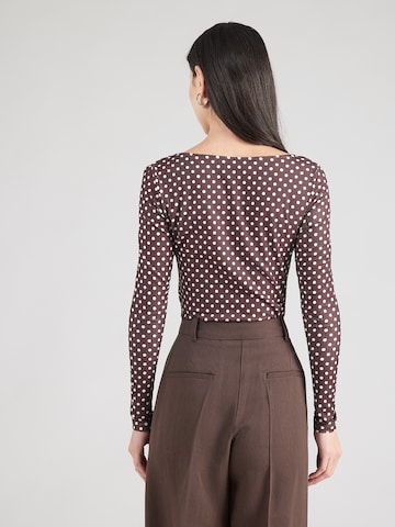 ABOUT YOU Shirt body 'Helga' in Bruin