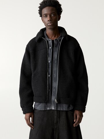 Pull&Bear Between-season jacket in Black: front