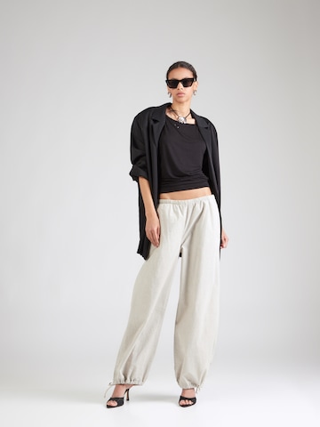 ABOUT YOU Majica 'Solveig' | črna barva