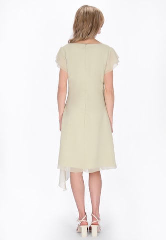 Usha - Vestido en beige