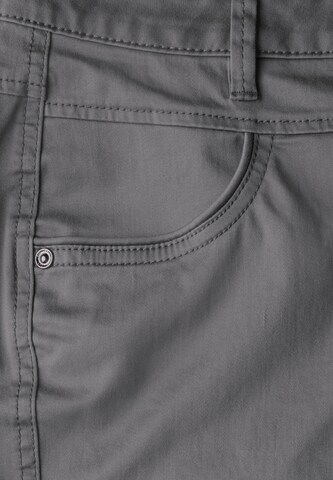 STREET ONE Regular Shorts in Grau