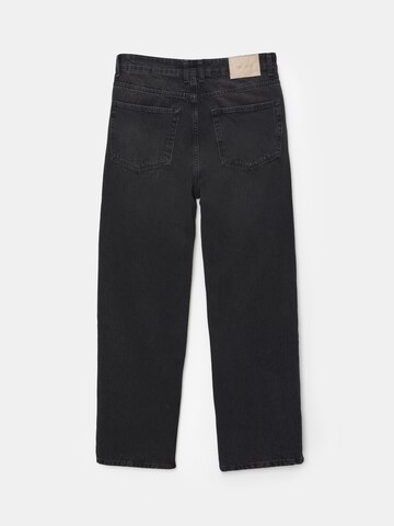 Pull&Bear Štandardný strih Džínsy - Čierna