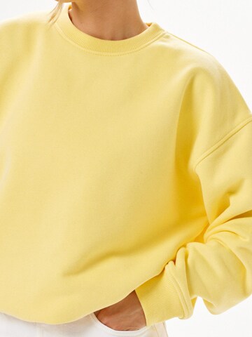 Felpa 'Line Kiss' di MIRONS in giallo