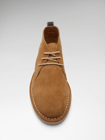 GUESS Schnürschuh in Braun