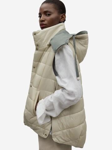 Adolfo Dominguez Bodywarmer in Beige