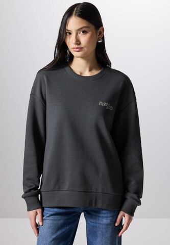 Street One Studio Sweater mit Backprint in Grau: Vorderseite