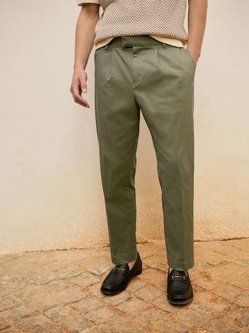 Next - Calças com pregas em verde: frente