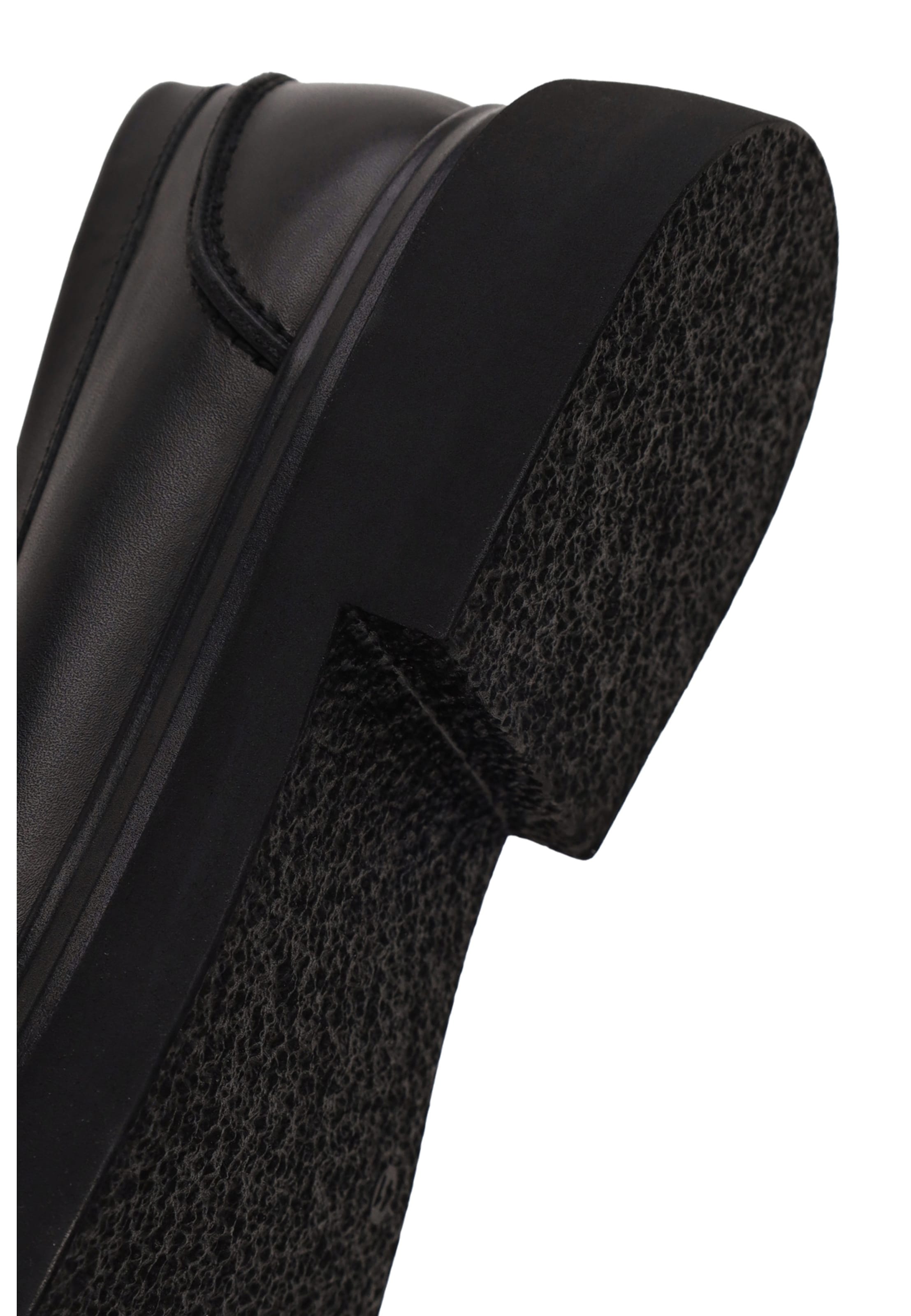 Derimod Classic Flats in Black