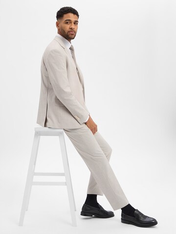 BENVENUTO Regular Pleated Pants in Beige