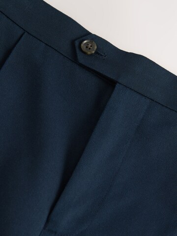 regular Pantaloni con piega frontale di Next in blu