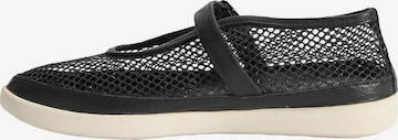 Desa - Zapatillas 'Beleg' en negro: frente