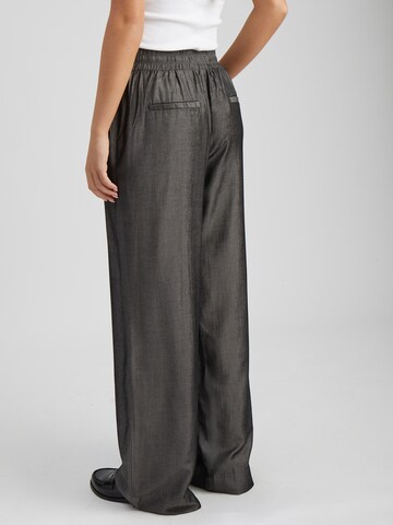 Peppercorn - Pierna ancha Pantalón 'Bea' en gris