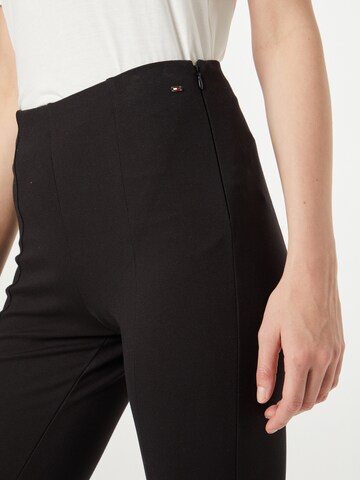 Slimfit Pantaloni de la TOMMY HILFIGER pe negru