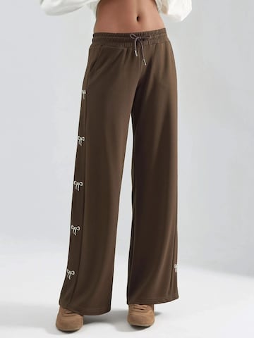 Hiccup - Loosefit Calças em castanho: frente